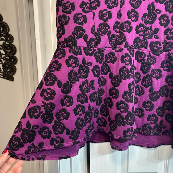 Torrid V-Neck Sleeveless Floral High Low Peplum Blouse Torrid Size 0, Purple EUC - Picture 9 of 15
